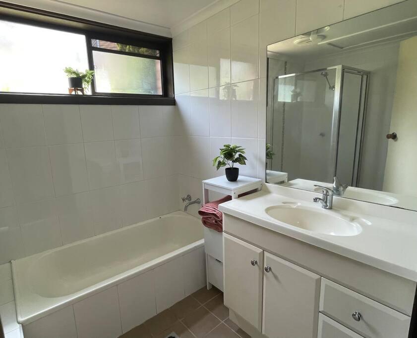 “Riverbank Retreat” Central Unit On The River Wagga Wagga Exterior photo