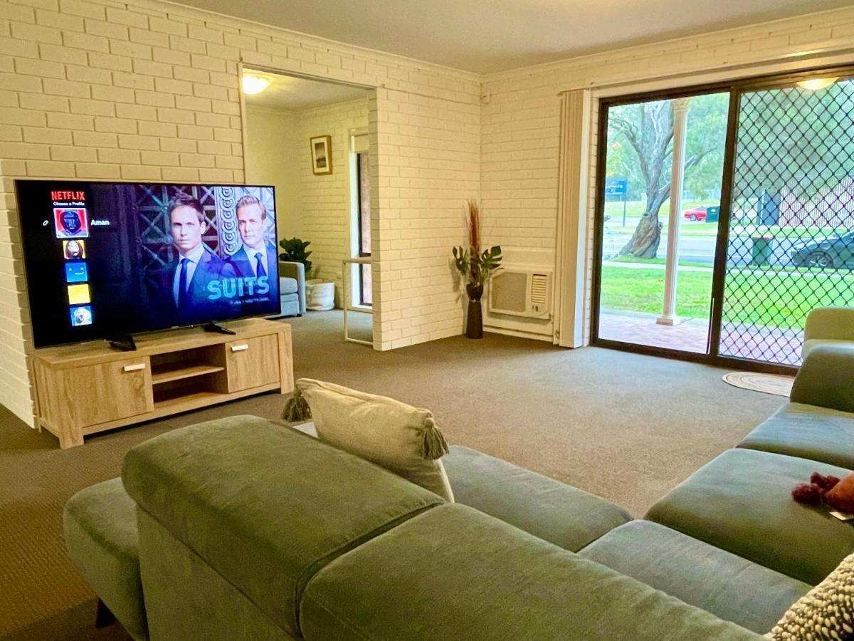 “Riverbank Retreat” Central Unit On The River Wagga Wagga Exterior photo