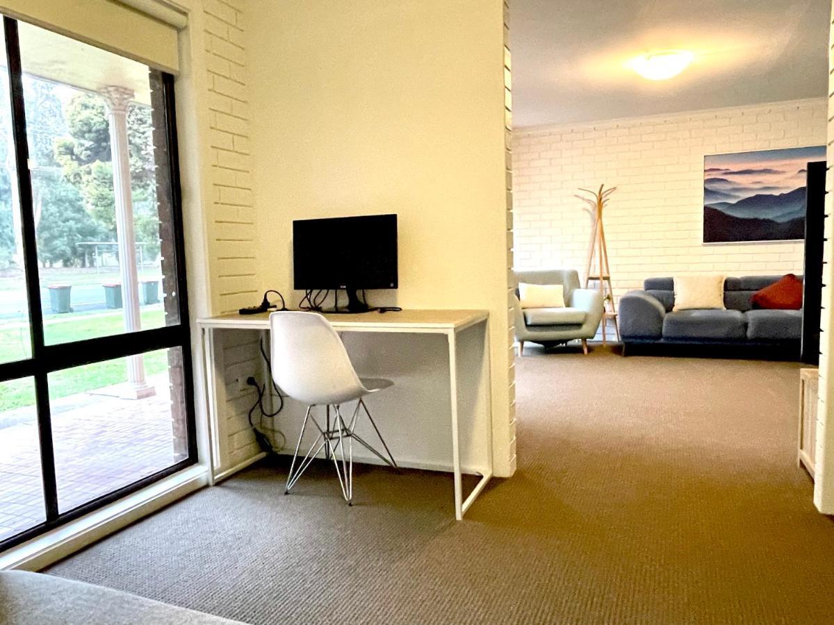 “Riverbank Retreat” Central Unit On The River Wagga Wagga Exterior photo